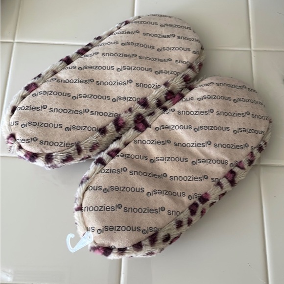 Snoozie Slippers - Picture 2 of 2